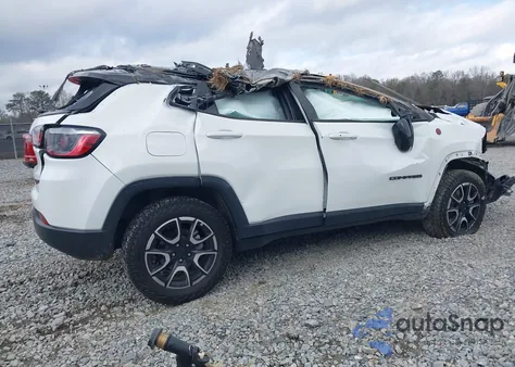 2024 Jeep Compass Trailhawk 4X4 z USA, uszkodzony, nr VIN 3C4NJDDN3RT171387